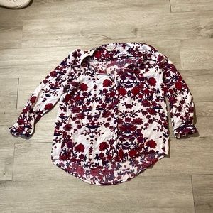 3/4 length sleeve lucky brand top with a Vneck